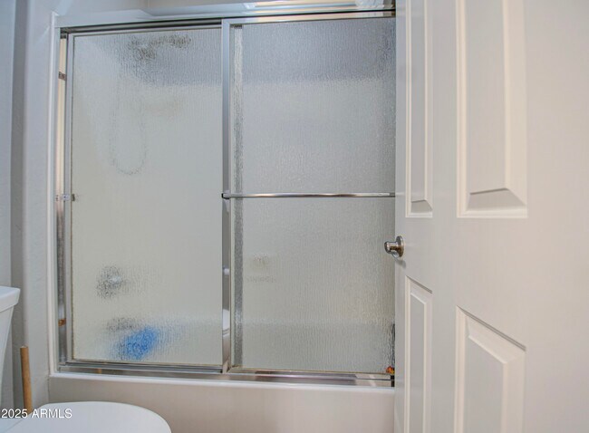 Building Photo - 3016 N Glenview