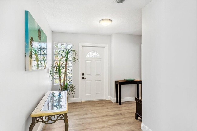 Building Photo - 10581 Mendocino Ln