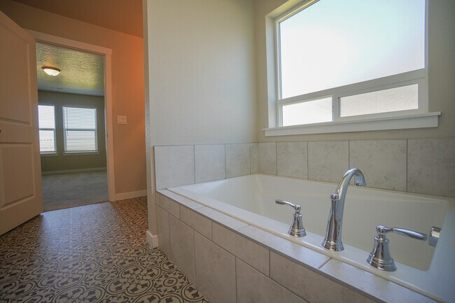 Building Photo - 3067 N Greengate Wy