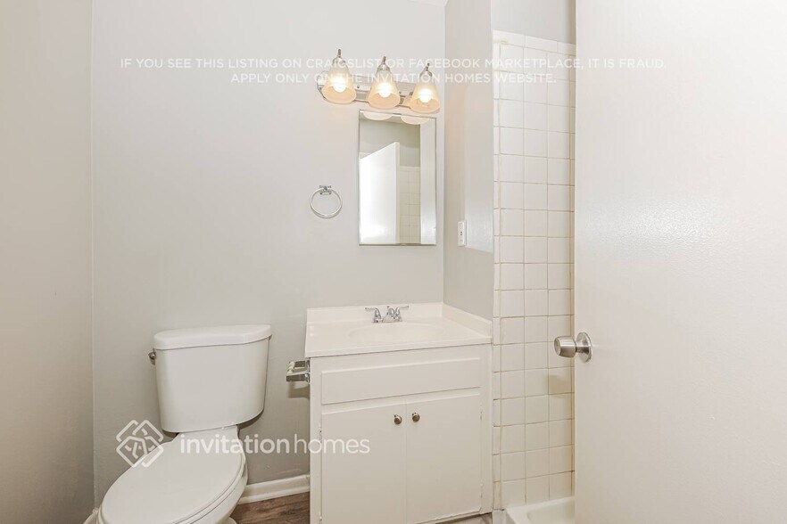 Building Photo - 3937 N Golden Ave