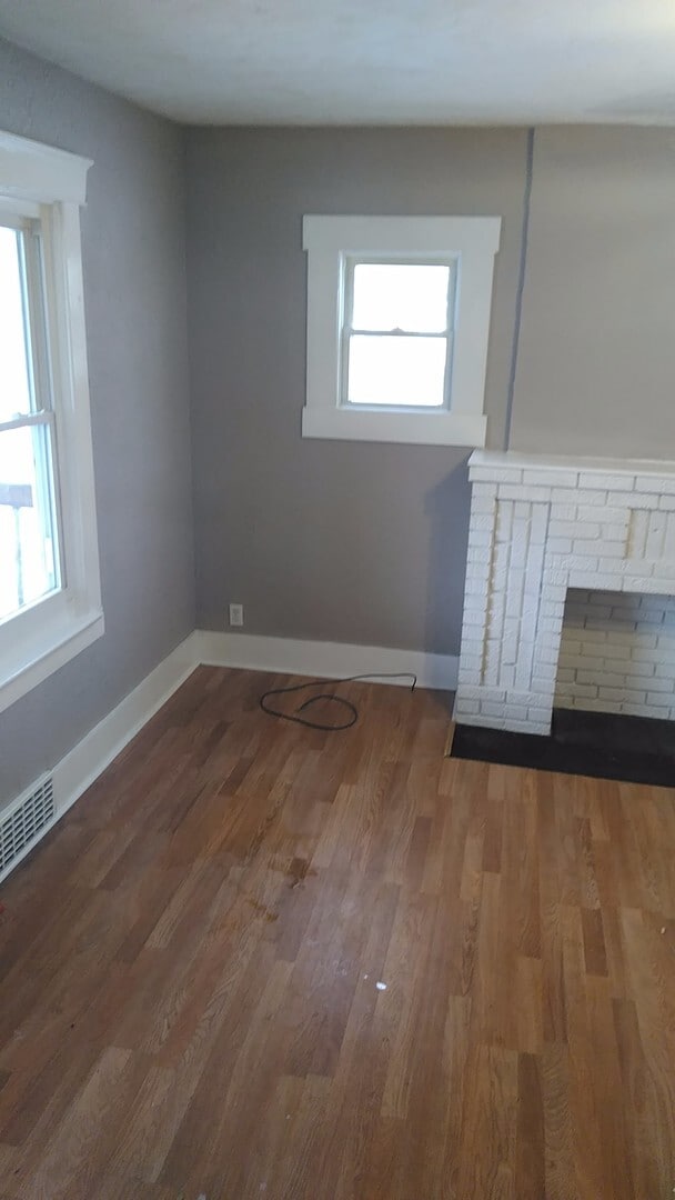 Building Photo - Single Family Home 4 Bedroom and 1.5 Bath For Rent