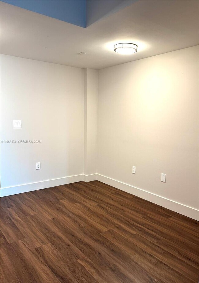 Building Photo - 350 S Miami Ave