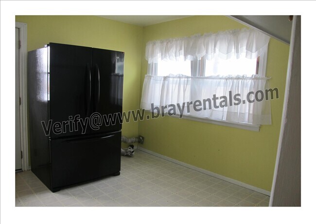 Building Photo - 1355 Mesa Ave