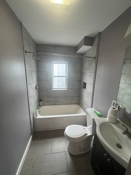 Building Photo - 198 Sherman St