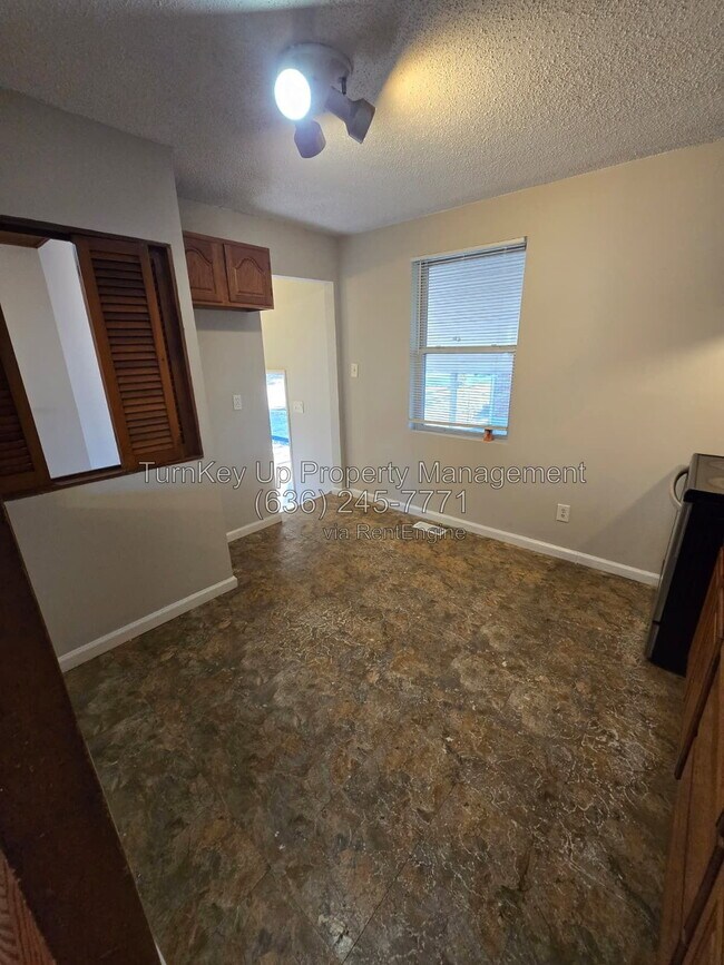 Building Photo - 2223 Lovett Dr