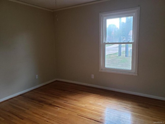 Building Photo - 1203 Oates Rd