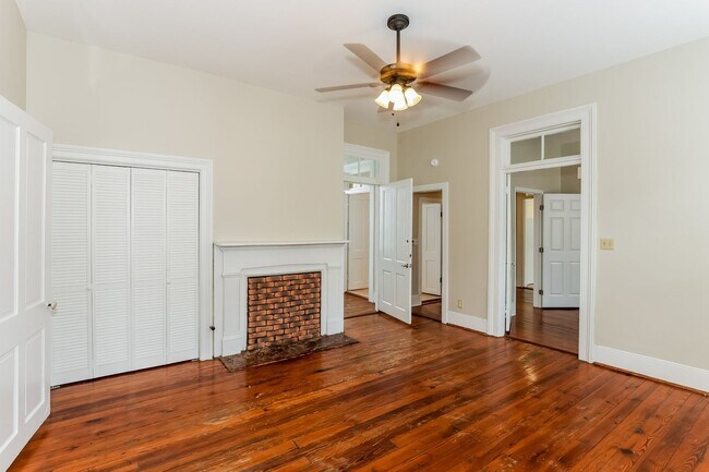 Building Photo - Modern 2-Bedroom Apartment in Historic Maz...