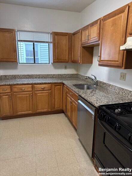 Building Photo - 7 Washburn Ter