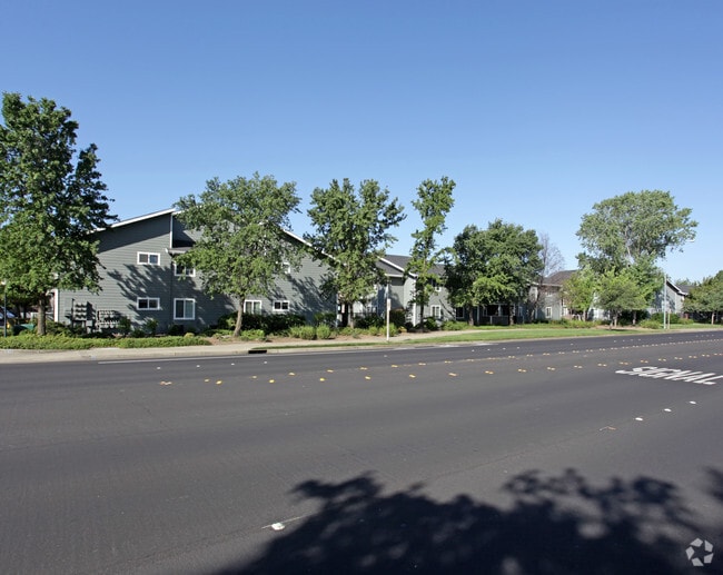 Heritage Park 1098 Woodcreek Oaks Blvd Roseville CA 95747 Apartment