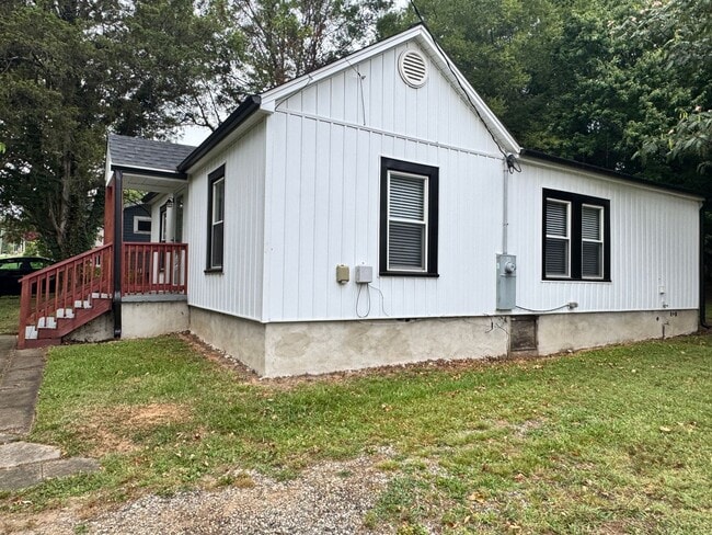 Building Photo - Cute and updated 2 Bedroom, 1 Bathroom House in High Point!