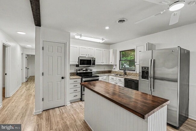 Building Photo - 78 Woodmount Dr