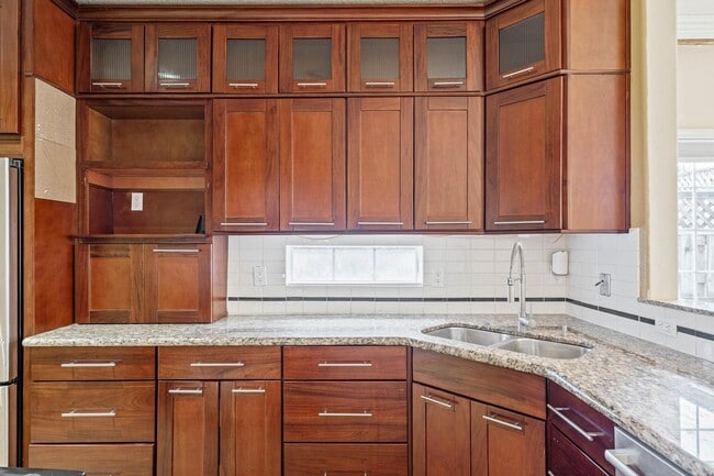 Building Photo - Unique 2-bdrm/2.5-bath duplex w/ A/C—Priva...