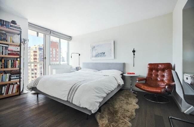 Building Photo - 3 bedroom in NEW YORK NY 10010