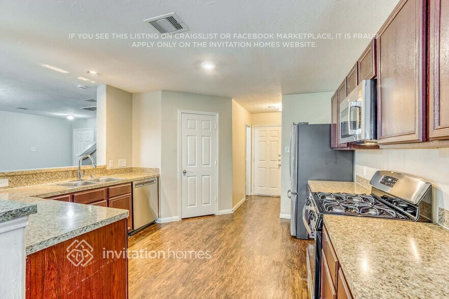 Building Photo - 12631 Mountain Daisy Rd