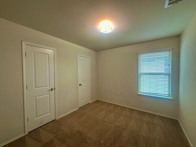 Building Photo - 3 Bed 2 Bath in Austin Tx