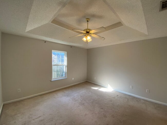 Building Photo - 2 Bedroom Townhome on a corner lot in Harvestwood!