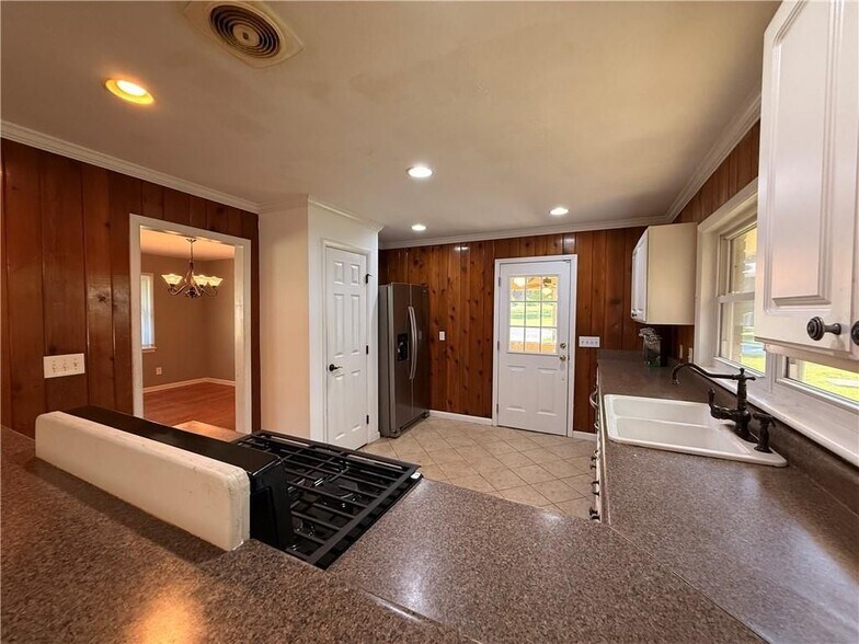 Building Photo - 1395 Siesta Ln