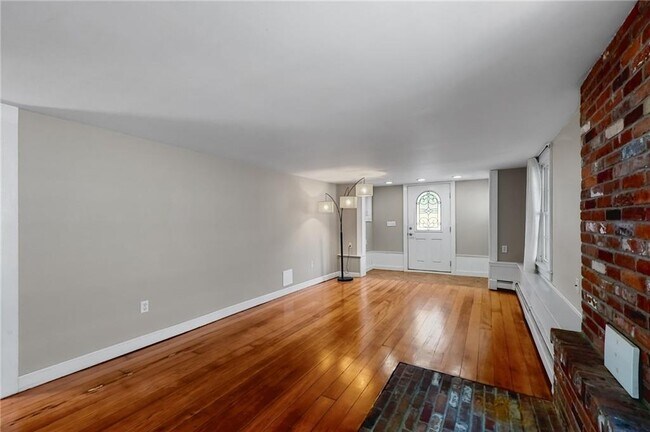 Building Photo - 225 Waldron Ave