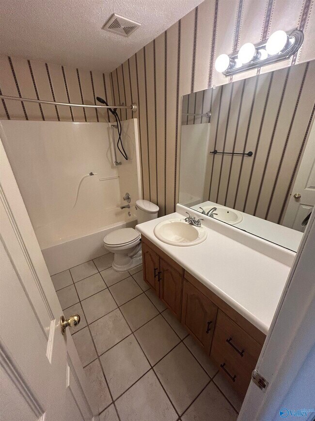 Building Photo - 111 Sunnyfield Dr