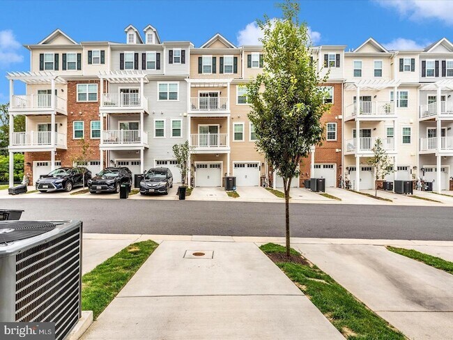 Building Photo - 9374 Seney Ln