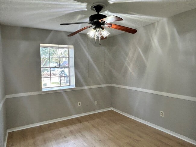 Building Photo - 607 La Riviera Cir