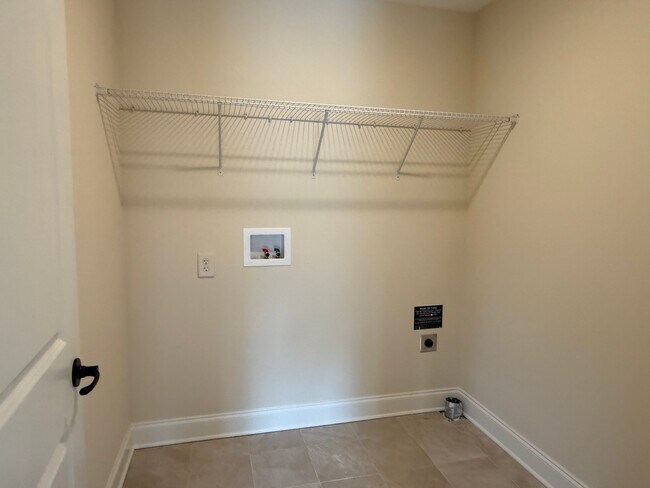 Building Photo - 704 Grays Pointe Ct