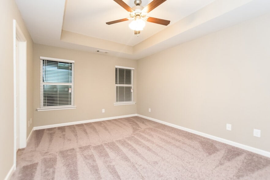 Building Photo - 398 Fieldcrest Dr