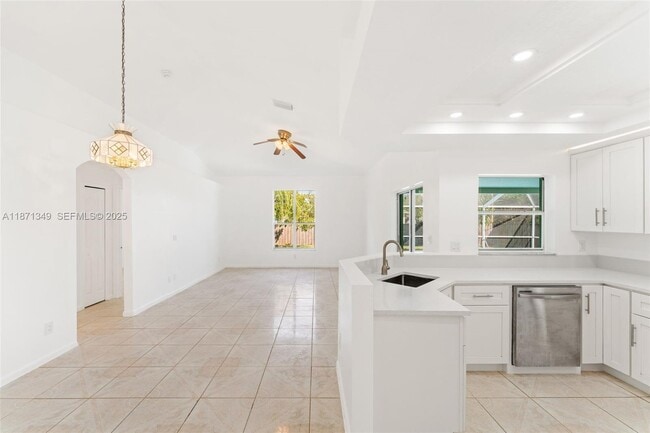 Building Photo - 4657 SW Leeward St