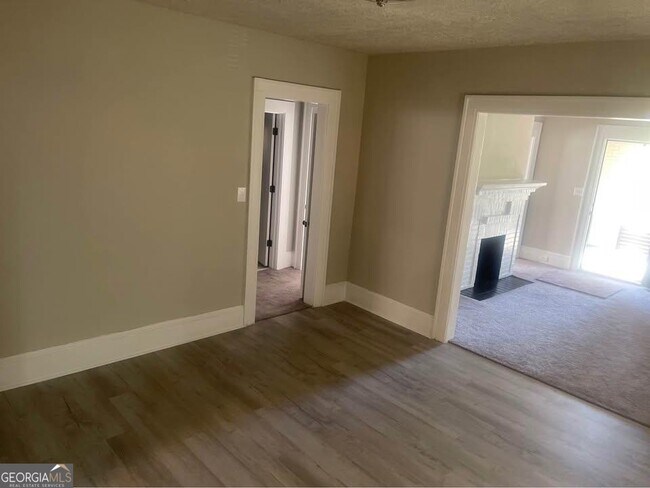 Building Photo - 2154 Napier Ave