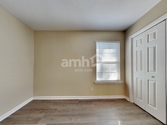 Building Photo - 263 Silver Brook Cir