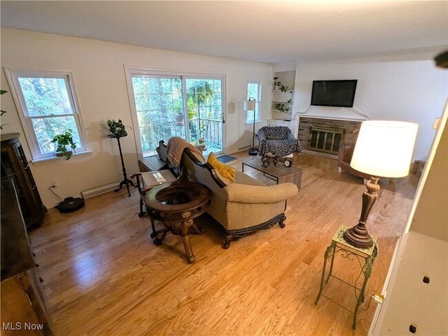 Building Photo - 14 E Carriage Dr