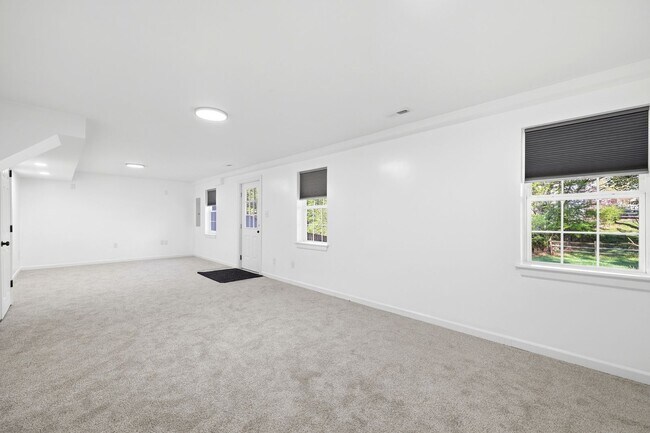 Building Photo - 1600 Old Brook Rd