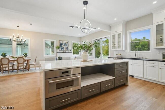 Building Photo - 15 Lake Rd