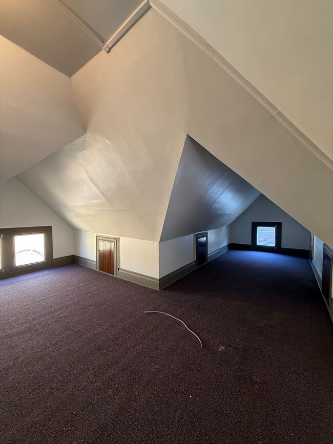 Building Photo - 305 Marguerite Ave