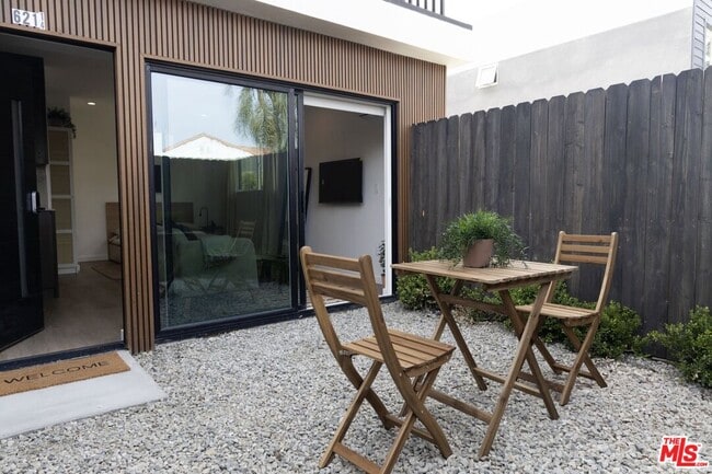 Building Photo - 623 Mariposa Ave