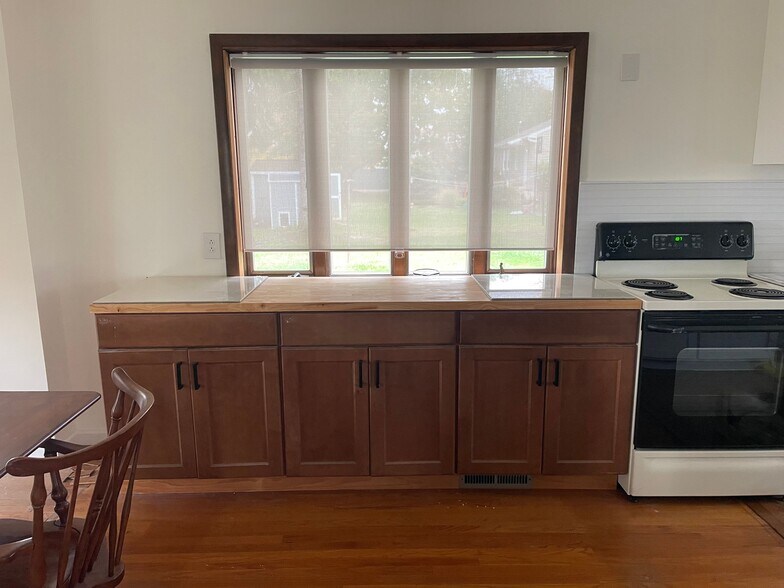 Building Photo - 108 Essex St