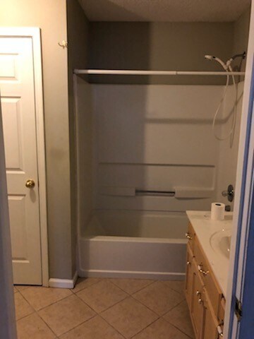 Building Photo - Renovated 2 Bedroom 2 Bath Home for Rent!