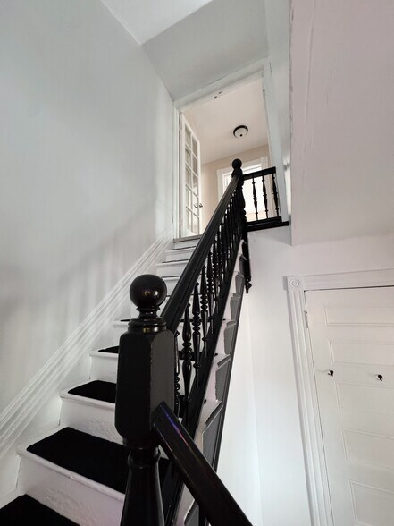 Building Photo - 158 Christiana St