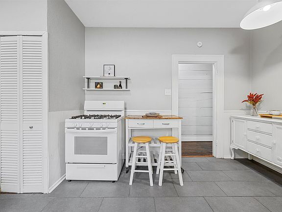 Building Photo - Charming 1924 Corner-Lot Home with Original Character and Modern Comforts