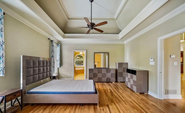 Building Photo - 732 Glass St NW