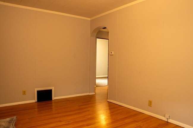 Building Photo - Two bedroom House in East Alton