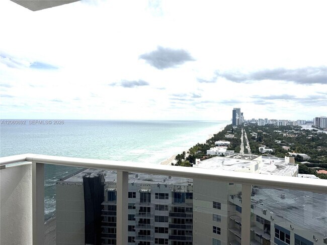 Building Photo - 3140 S Ocean Dr