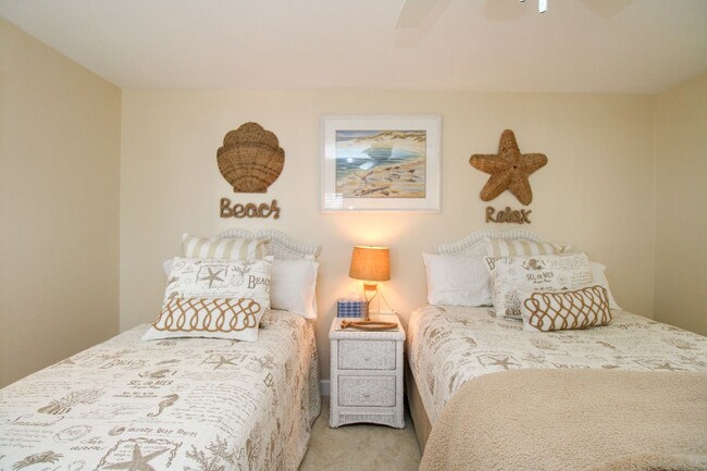 Building Photo - ** 2/2 ON THE BEACH CONDO WITH SPECTACULAR...