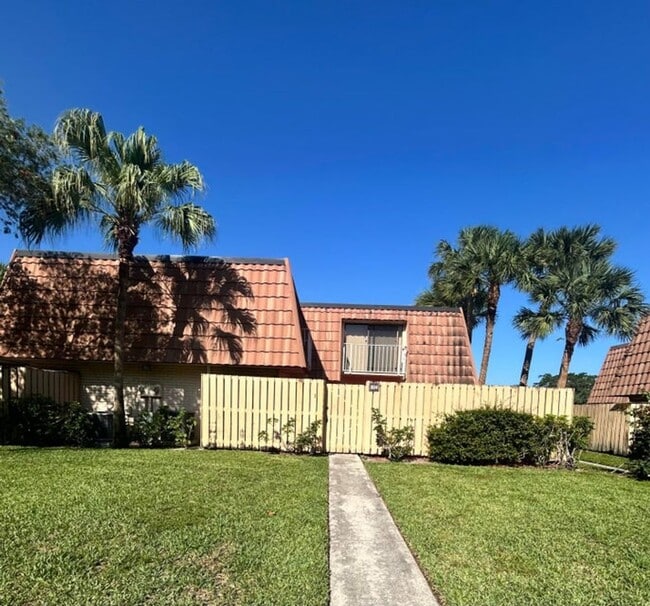 Building Photo - Annual Rental in West Palm Beach