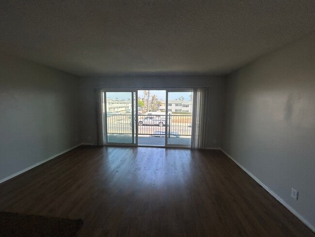 Building Photo - $500.00 OFF 1ST MONTH RENT WITH 8/15/25 MO...