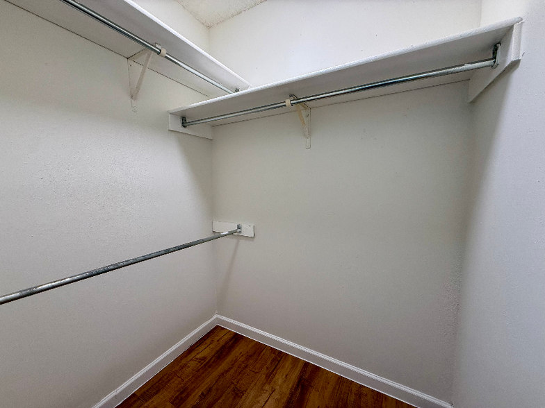 Building Photo - 8519 Ridge Garden Dr