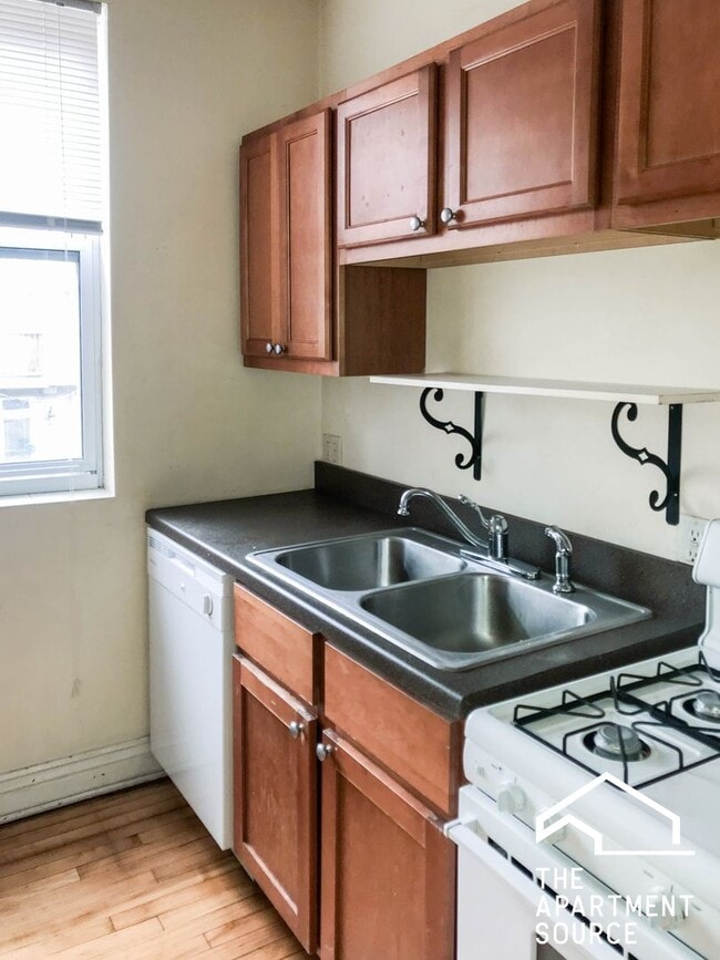 Building Photo - 5208 N Leavitt St
