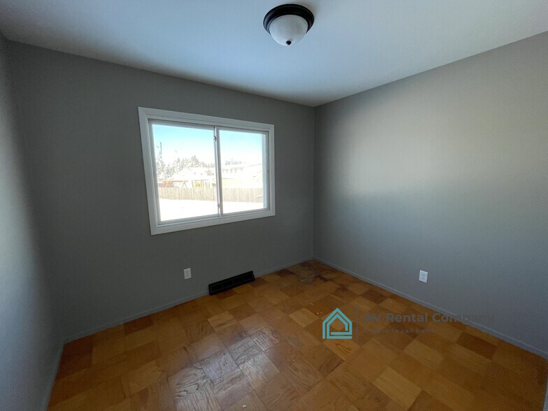 Building Photo - 209 Titan St