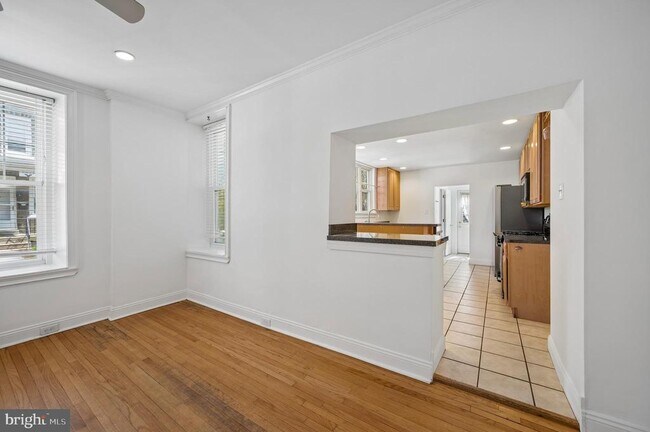 Building Photo - 447 Dupont St