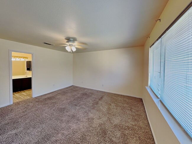 Building Photo - Move-In Ready Charm with Space to Love!